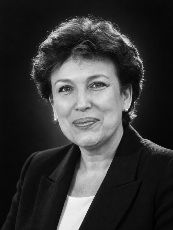 Illustration éditoriale représentant Roselyne Bachelot