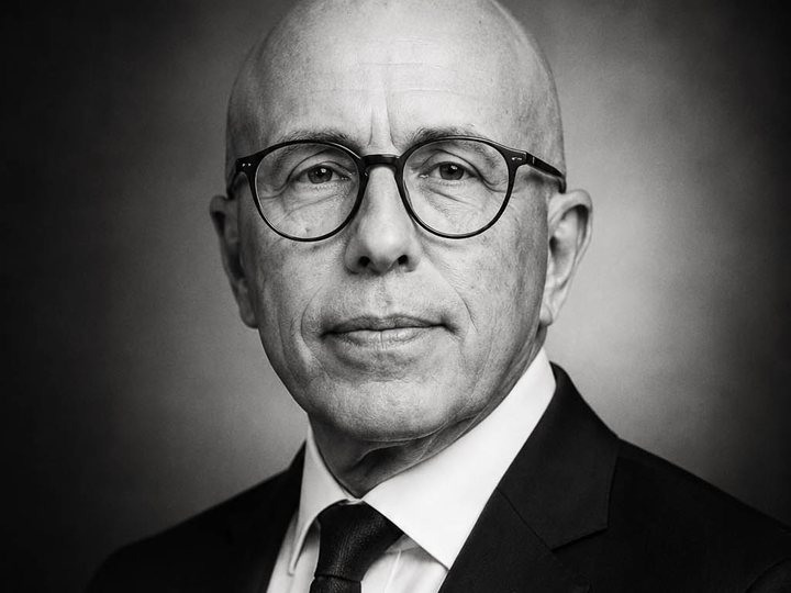 Illustration éditoriale représentant Éric Ciotti