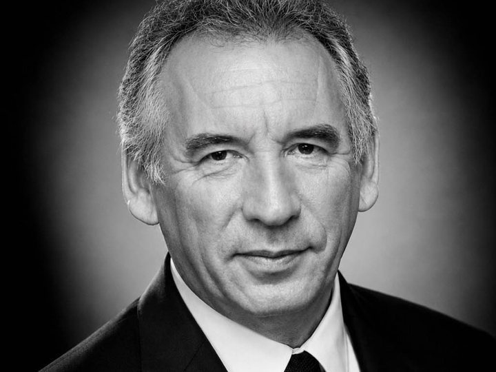 Illustration éditoriale représentant François Bayrou