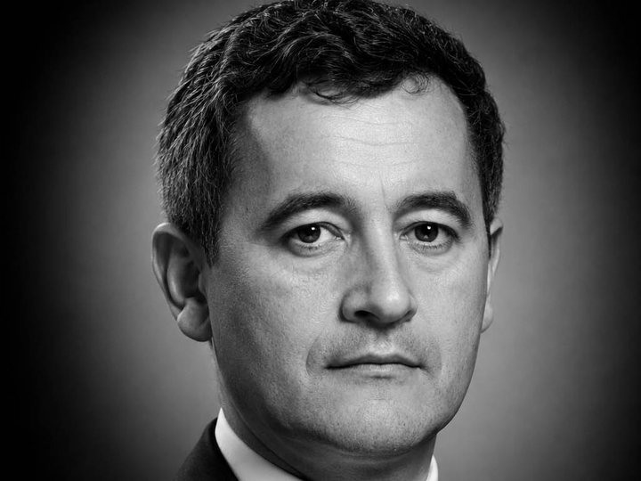 Illustration éditoriale représentant Gérald Darmanin