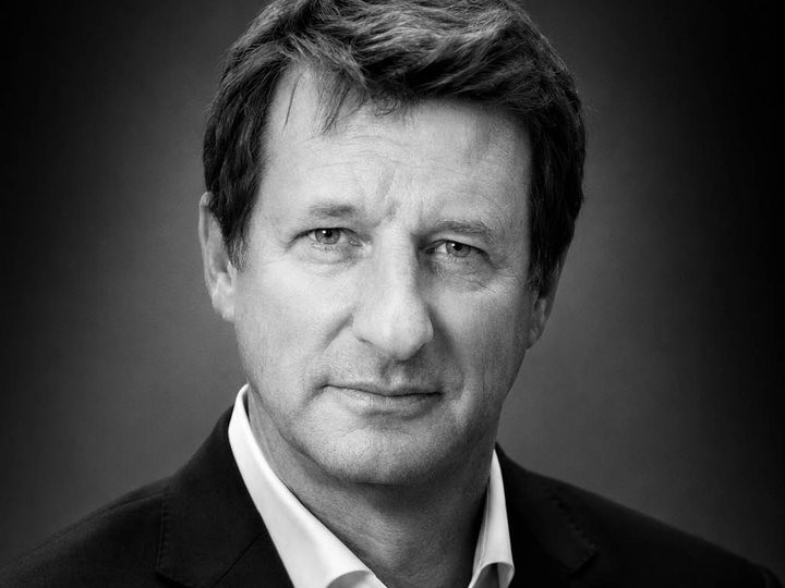 Illustration éditoriale représentant Yannick Jadot
