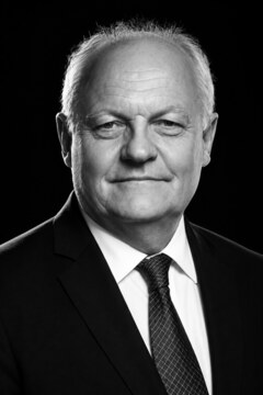 Illustration éditoriale représentant François Asselineau