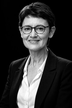 Illustration éditoriale représentant Nathalie Arthaud