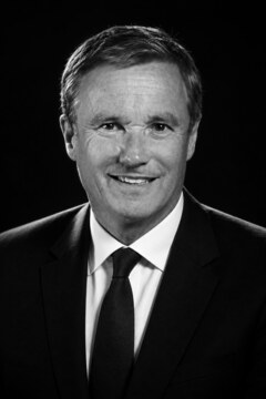 Illustration éditoriale représentant Nicolas Dupont-Aignan